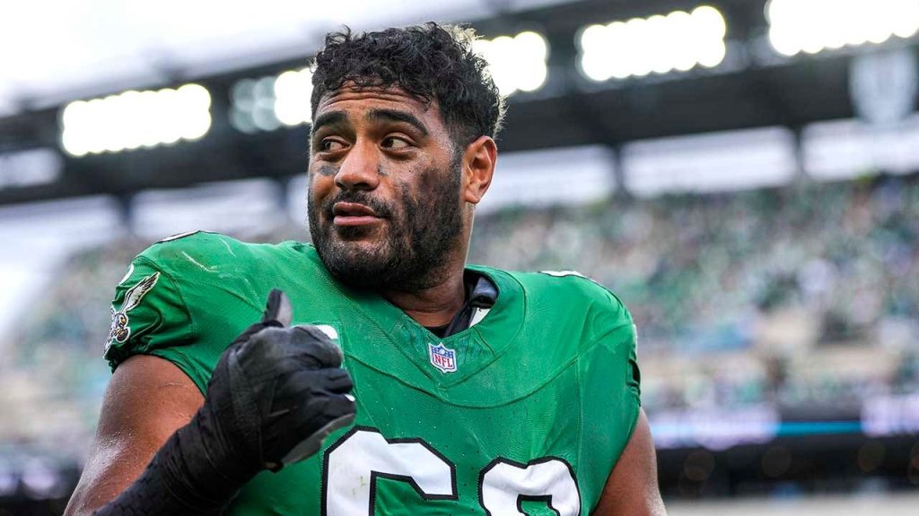 Eagles’ Jordan Mailata enforces ‘ladies first’ policy in locker room interview