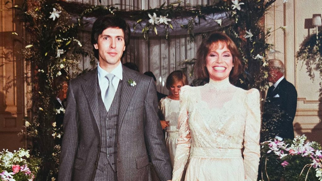 Mary Tyler Moore married doctor 17 years younger on Thanksgiving eve 1983