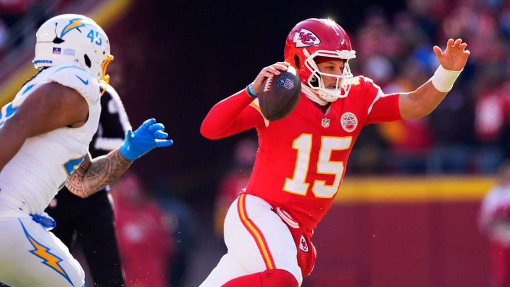 Patrick Mahomes suffers knee injury as Chiefs eliminated